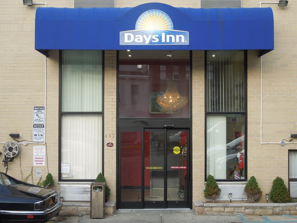 Days Inn By Wyndham Brooklyn New York Dış mekan fotoğraf